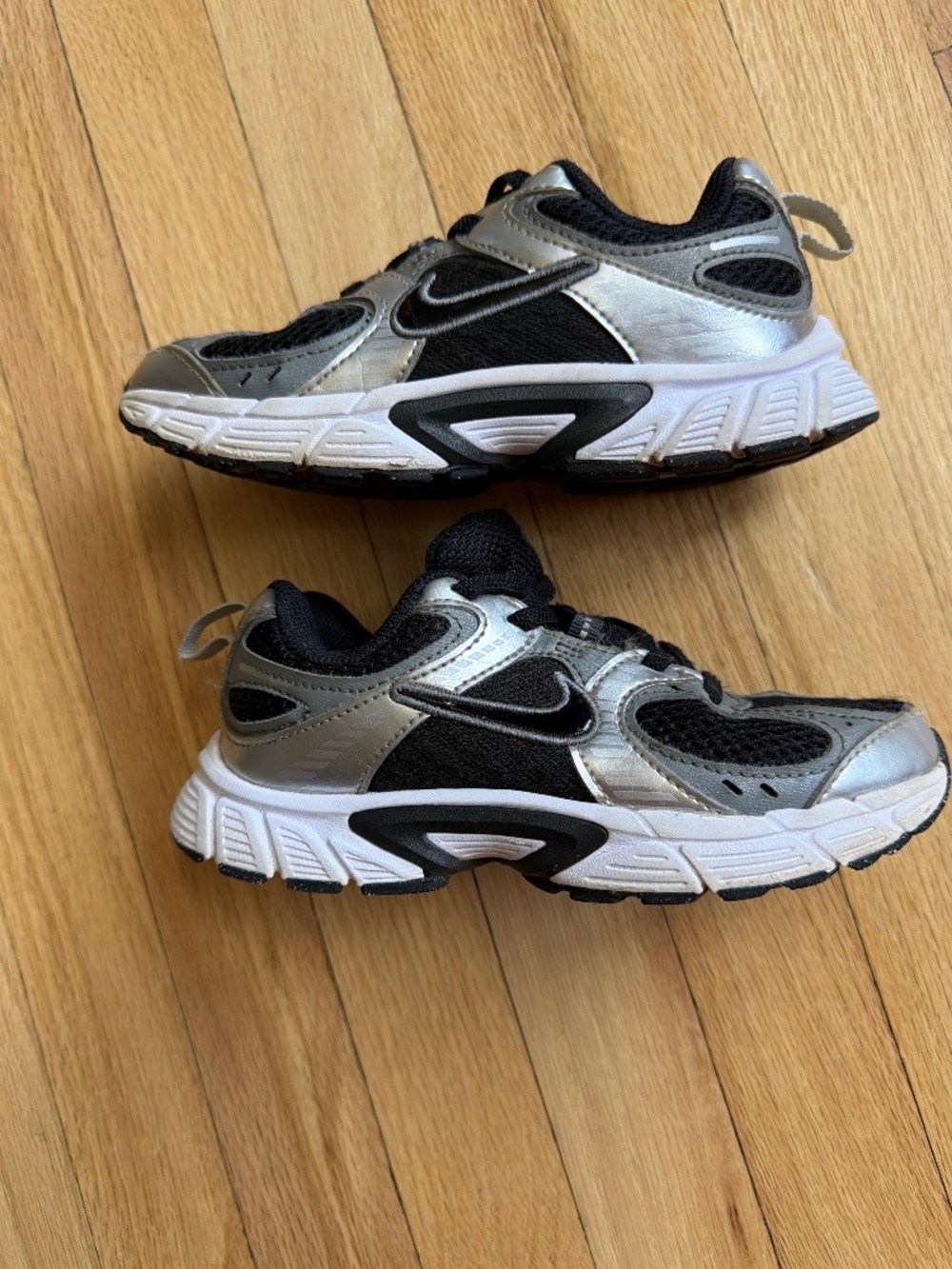 Nike V5 RNR Sneakers - Black/ Silver- Boys Size 13C